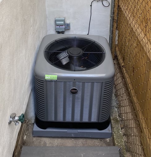 New Ruud outdoor air-conditioning unit installed at a Philadelphia home.