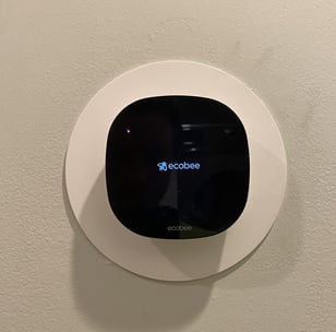 Ecobee thermostat controlling a Ruud hybrid heat pump and gas furnace