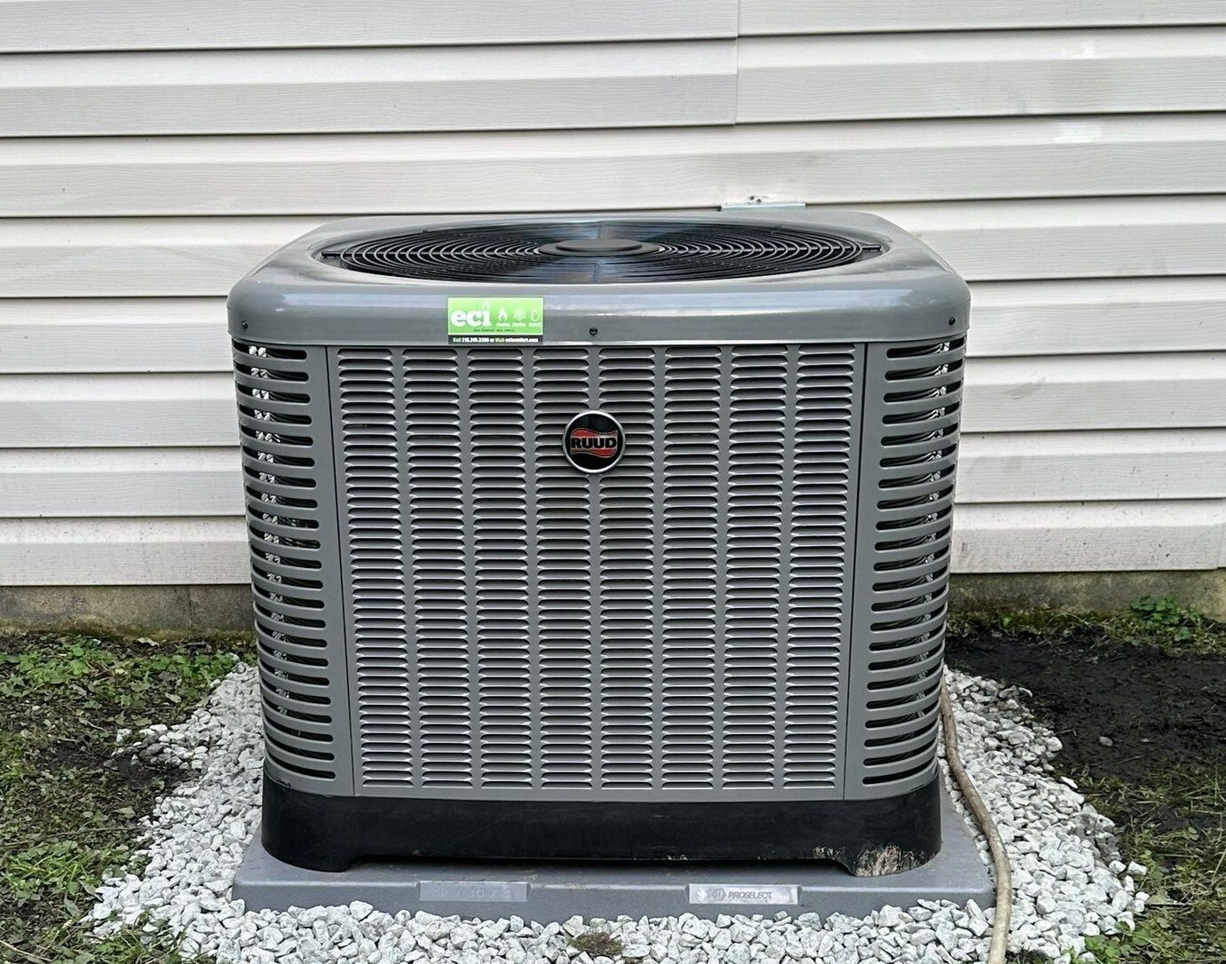 New Ruud outdoor air-conditioning condenser installed as part of the home’s heating and cooling system upgrade.