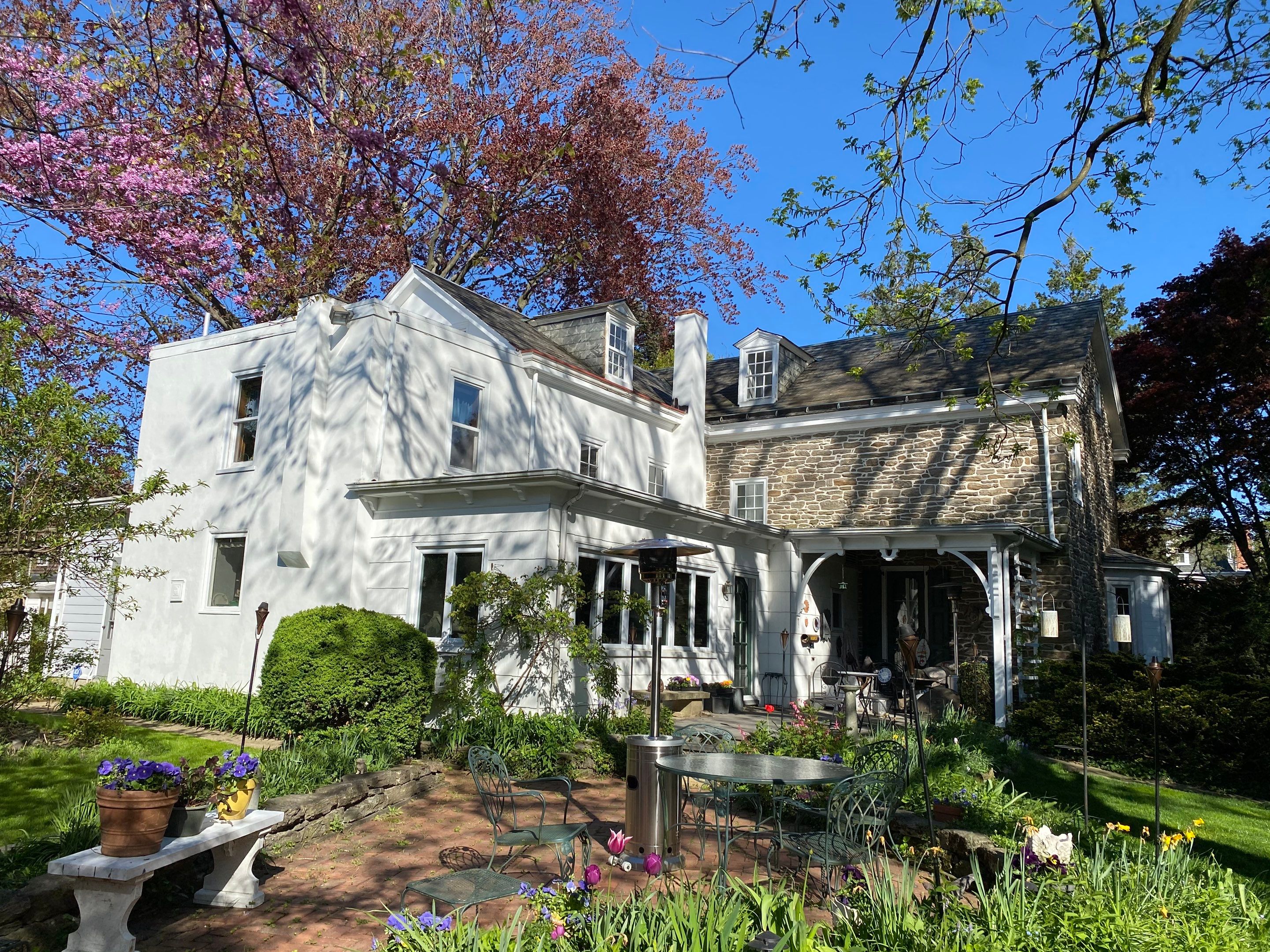 ECI upgrades historic stone farmhouse from window AC units to a Mitsubishi ductless system.